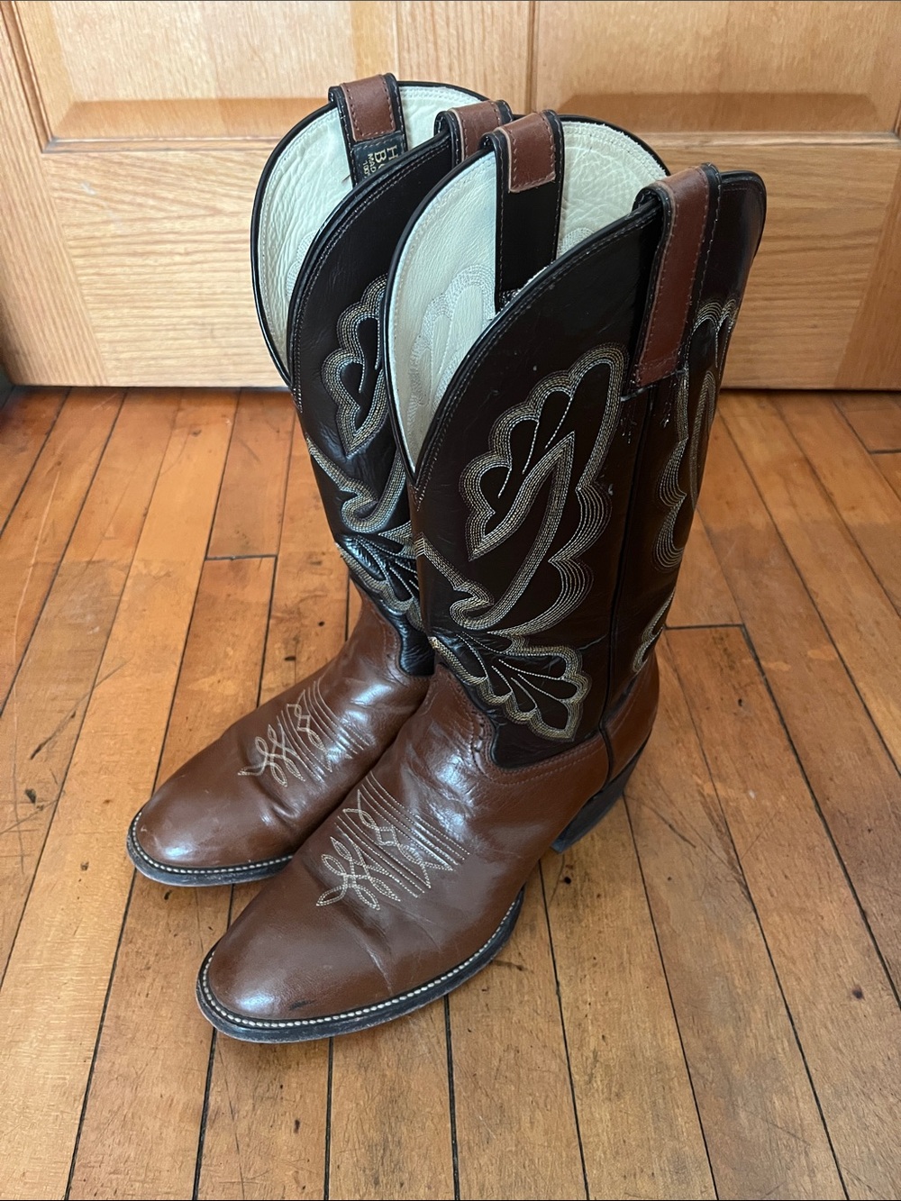 Hondo 2 tone  Leather Men's Western Cowboy Boots - Classic Two-Tone Style